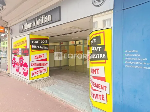 Local commercial 373 m²