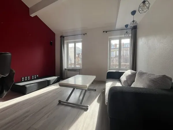 Dernier étage complet APPARTEMENT + PLATEAU A AMENAGER Clermont