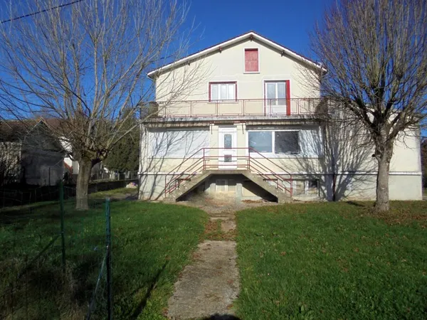 EXCLUSIVITÉ – MAISON AVEC GARAGE SUR 1 300 M² DE TERRAIN