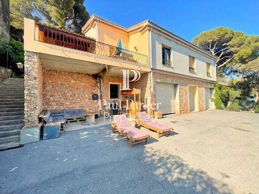 Villa 7 pièces 370 m²