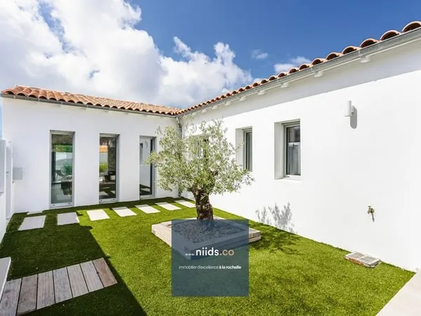 Villa contemporaine de plain-pied 148,5 m² avec jardin et spa ?
