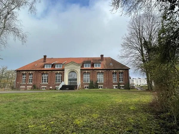 Ensemble immobilier exceptionnel pour investisseurs ou bailleurs sociaux .Terrain 7159m2 Surface hab