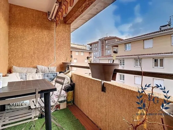 A Vendre Appartement T2 Sur Aubagne Avec Exterieur