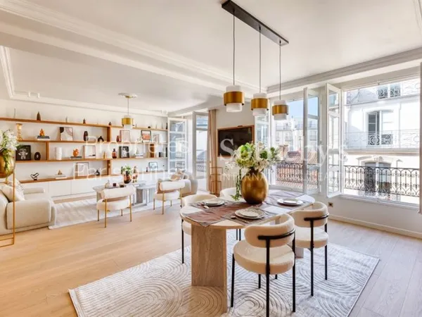 A VENDRE - Appartement - 2 chambres - Triangle d'Or - George V - 75008 PARIS