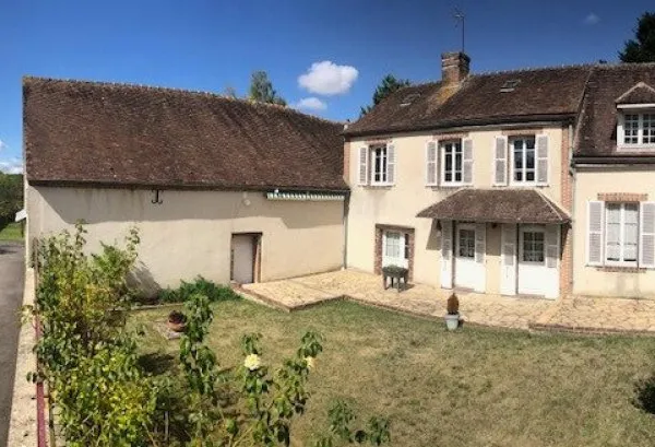 Maison de village avec terrain très agréable, en impasse