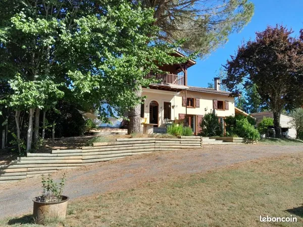 Maison de caractère, atypique, avec vues, piscine et garage