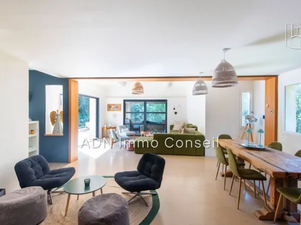 Villa 5 pièces 215 m²