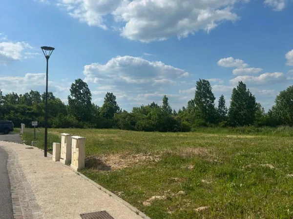 Terrain 351 m²