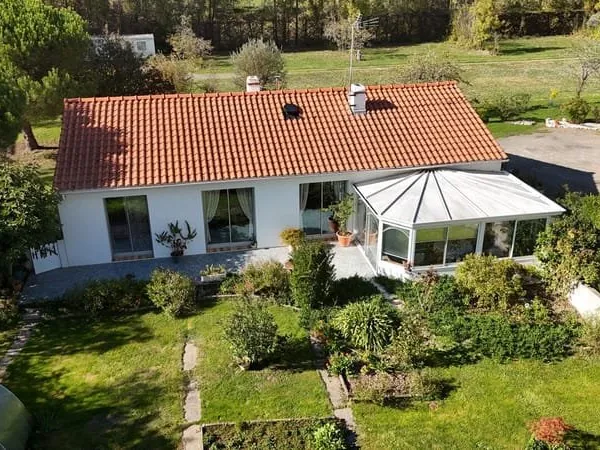 LE PERRIER - Maison 4 pièces 92 m2 - GARAGE 30M² - HANGAR 170M² - Terrain 10050m²