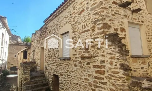 Faugères, 180M2 hab., cour, terrasse, beau potentiel