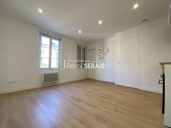 A LOUER - Studio plein centre Domfront - REF 14161