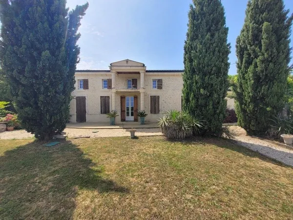 Maison à vendre 170 M2 AVEC PLUS DE 650 M2 DE DEPENDANCES SUR TERRAIN DE 2500 M2