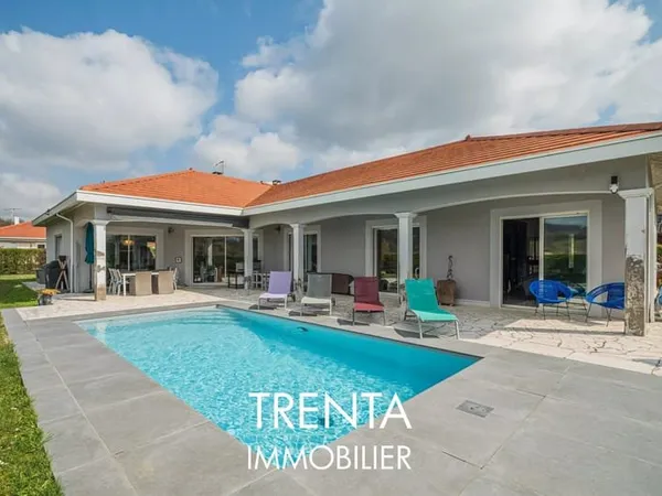 Superbe maison de plain-pied 165 m² - 3/4 chambres - Pièce de vie 70 m² - Piscine - Terrain plat - C