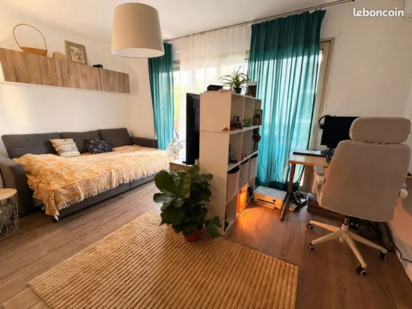 Juan-les-Pins - Studio 23 m² avec terrasse et parking à 200 m des plages