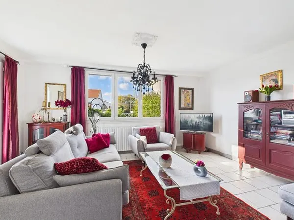 Rare aux OUDAIRIES : Maison de 100 m² - Vie de plain-pied et Jardin Clos