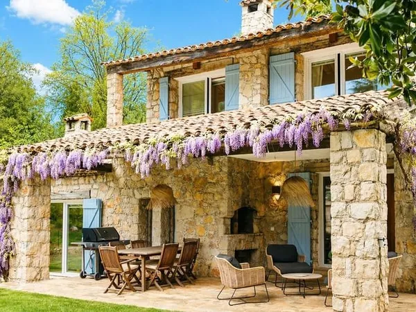 Maison 5 pièces 252 m²