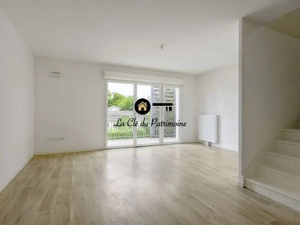APPARTEMENT T3 DERNIER ETAGE - LE HAILLAN CENTRE - BALCON -