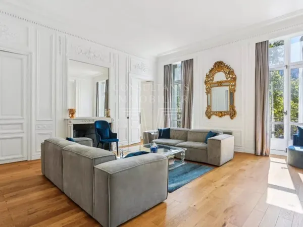 SUPERBE APPARTEMENT TRAVERSANT BAIGNÉ DE SOLEIL,