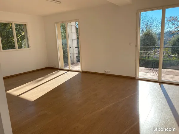 Bureau 82 m²