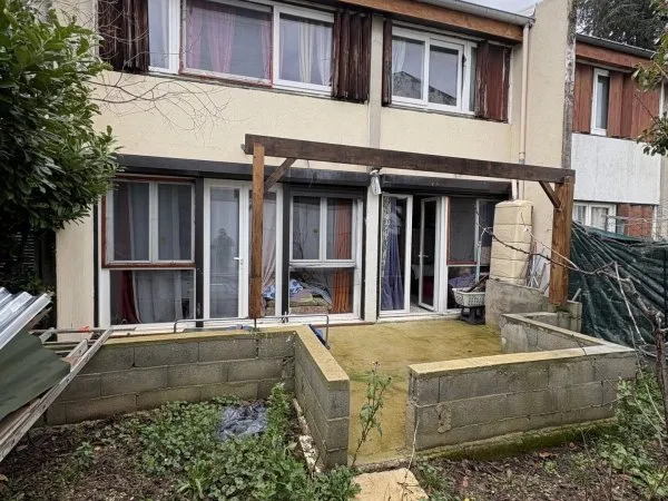 MAISON A ETAGE