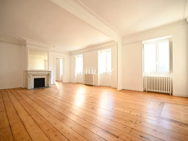 Appartement T6 du XVIIIè siècle coeur de Bordeaux