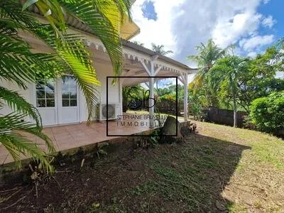 LE FRANCOIS: Exclusivité pour cette superbe Villa F4 + 3 studio