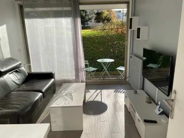 Beau studio meublé 18m² proche métro Jaurès