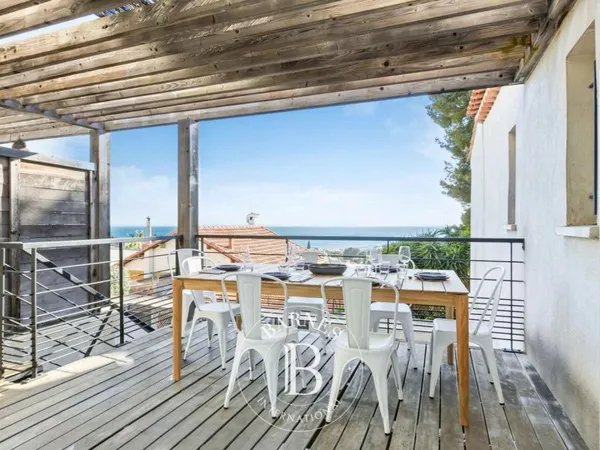 Location meublée - Cassis - Centre-ville - Appartement meublé - Vue mer - Double terrasse - Double p