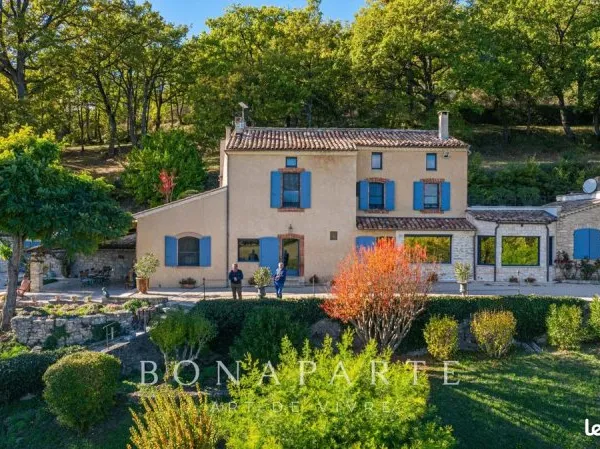 Maison 7 pièces 350 m²