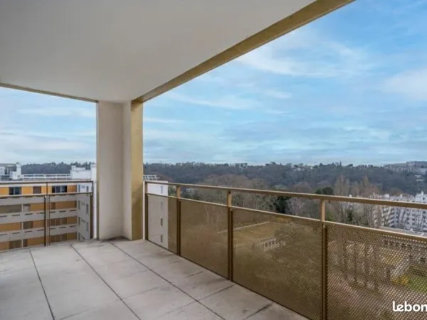T4 lumineux avec terrasse + box - Saint-Rambert Lyon 9