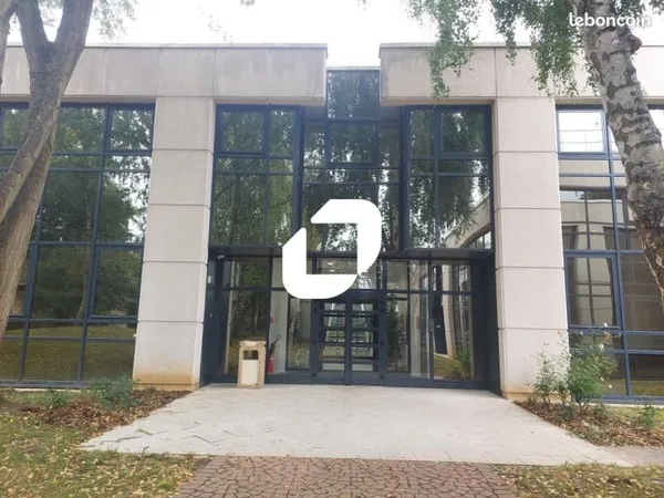 Bureau 496 m²