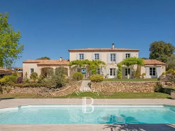 Maison de luxe 8 pièces 240 m²