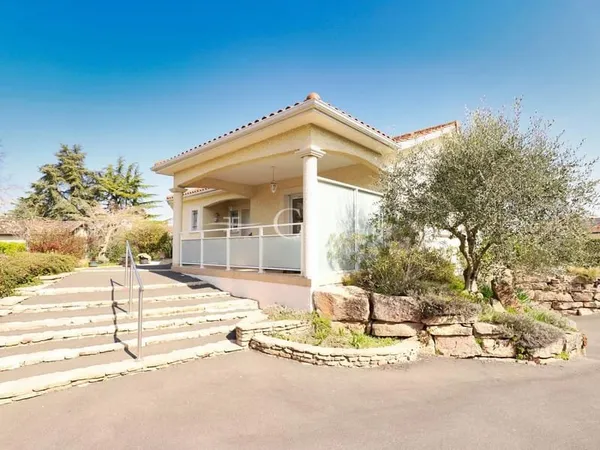 Villa de plain pied au coeur d'Azieu à Genas