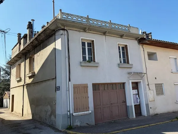 MAISON DE VILLAGE - CENTRE VILLE - RUY-MONTCEAU