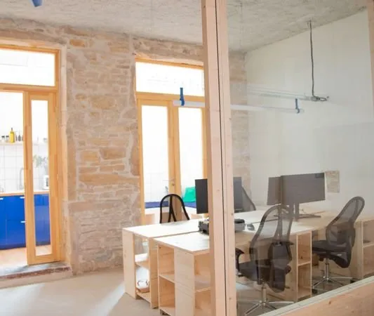 SUPRA COWORK bureaux partagés / coworking : location places fixes