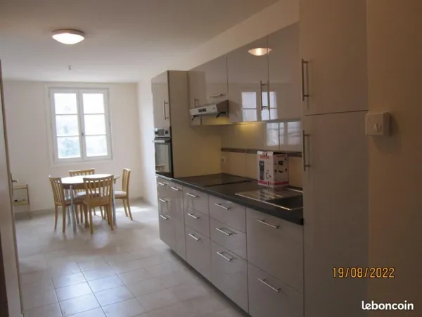 F2 meublé Rue St Jacques le puy