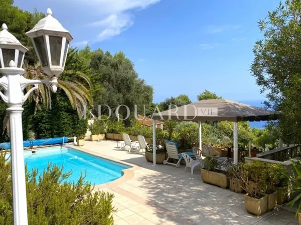 En exclusivité sublime haut de villa en plein nature, dans le renommé quartier résidentiel du Hameau