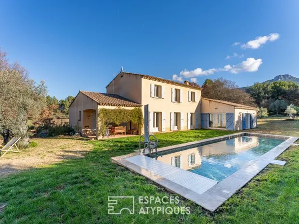Mas provençal contemporain éco-responsable avec piscine