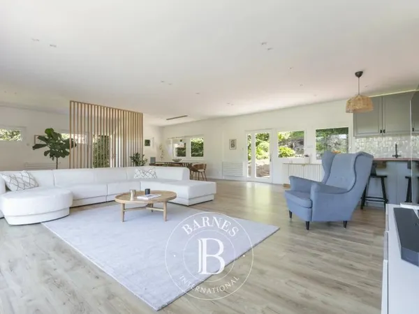 Le service location de la Maison BARNES vous propose ce bien :