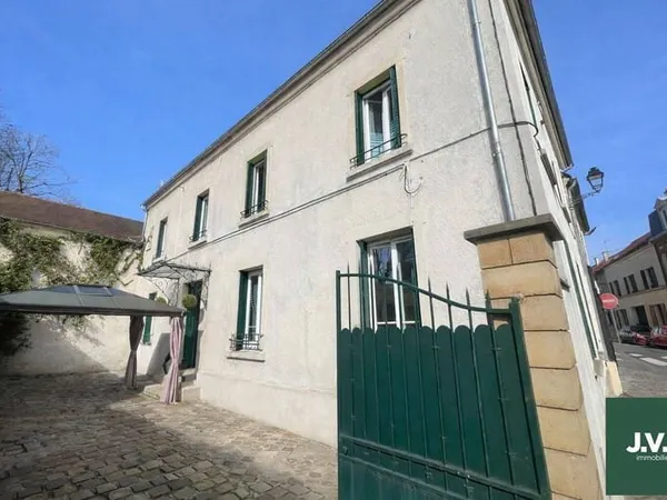 Maison 7 pièces 245 m²