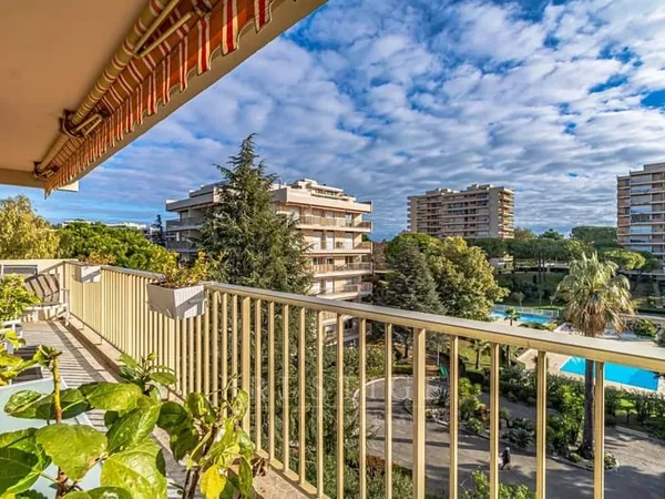 Juan les pins, viager occupé, 4 pièces dernier étage, 2 terrasses, cave, garage