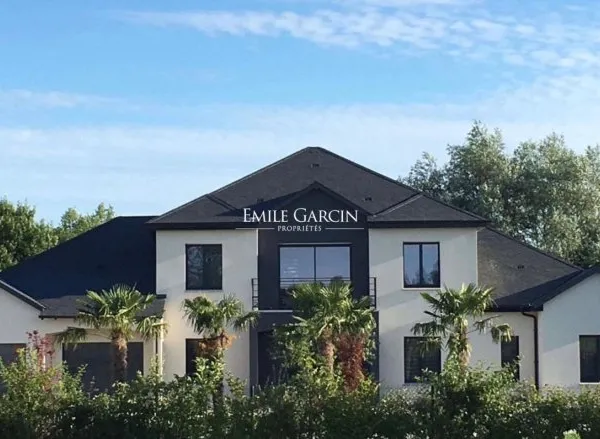Deauville-A vendre Maison contemporaine- 5 chambres-Piscine intérieure-jardin