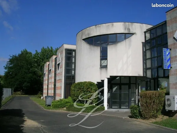 BUREAUX 241 m² TOURS