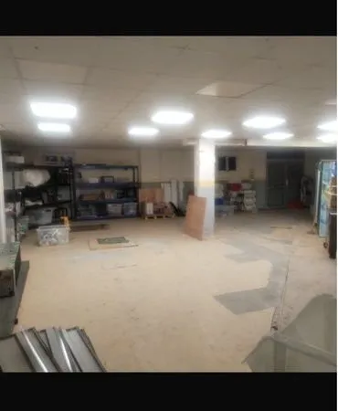 Local / Dépôt 140 m² - Saint-Denis - Idéal stockage ou commerce sans nuisance,- 30 000