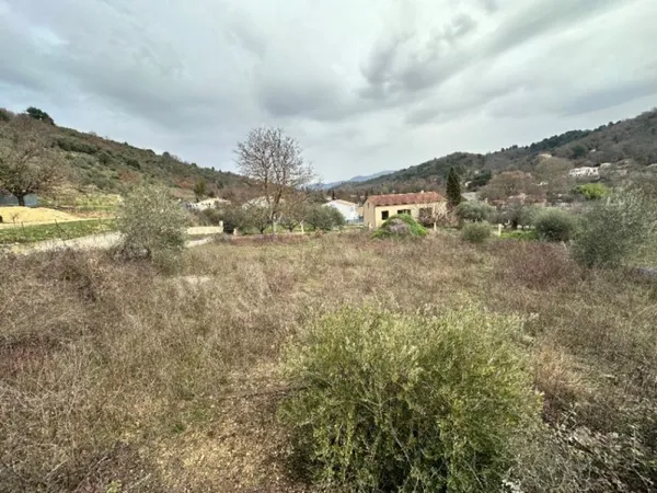 Terrain 1031 m²