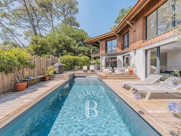SUPERBE VILLA AVEC PISCINE AU PYLA-SUR-MER