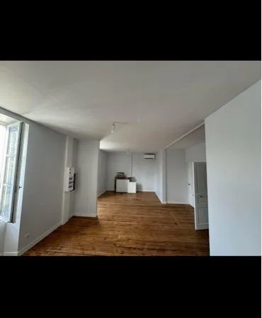 Grand appartement rénové avec Garage