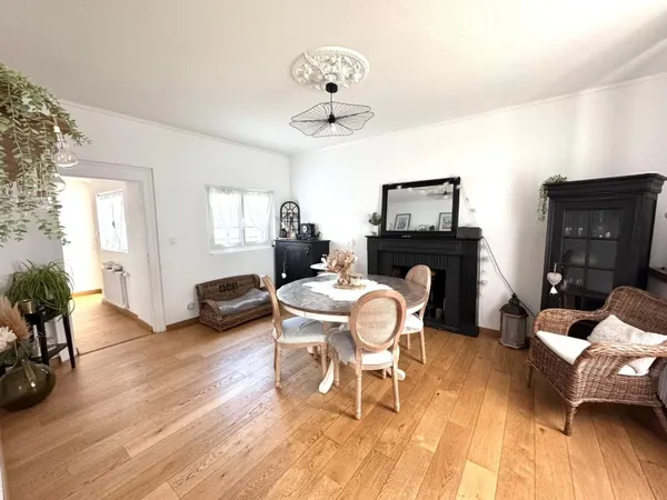 MAISON BOURGEOISE PLEINE DE CHARME AVEC STUDIO INDEPENDANT