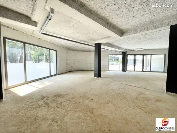 Local 183 m² Bihorel