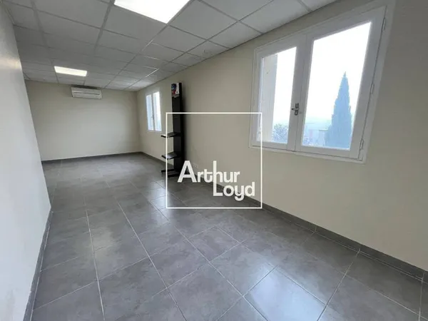 Local d'activité 234 m²